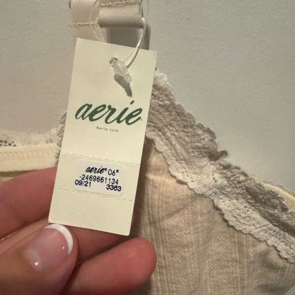 NWT AERIE Beige Lace Trim Crop Tank Top - Picture 3 of 5